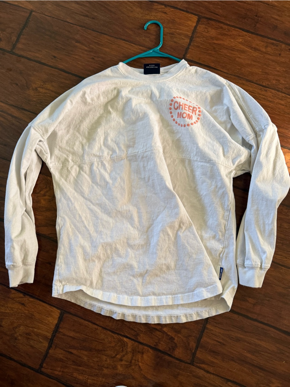 Crewneck Graphic Pullover Sweatshirt in Cream with 'CHEER MOM' Detail